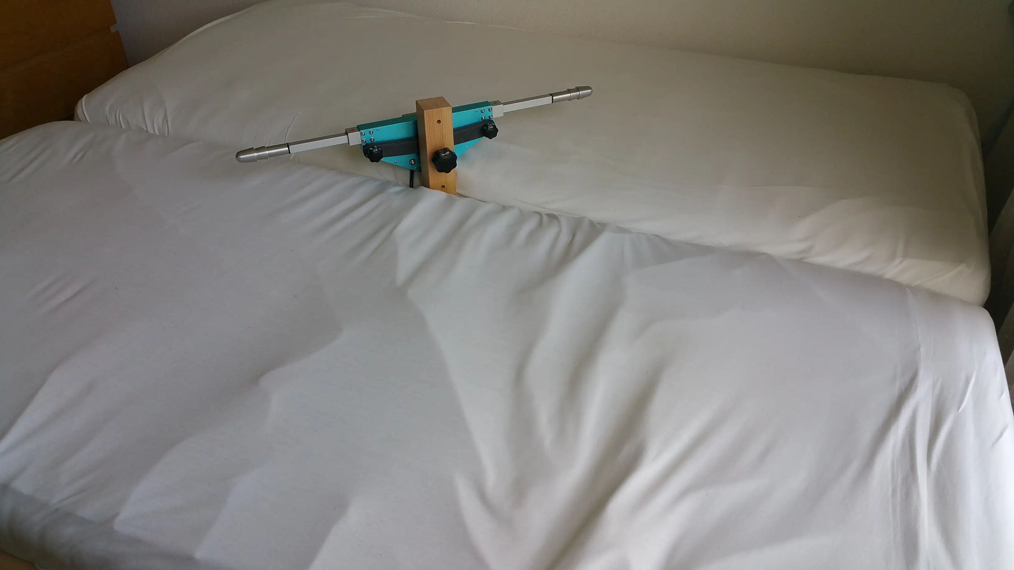 LM42P M1 Double Sided Vac-U-Lock Between Bed